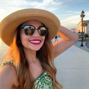 Meet your Posher, Nathaly